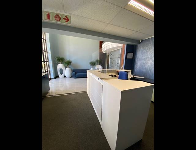 252M² OFFICE TO LET IN BRYANSTON